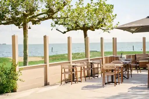 atMirror restaurant-terrace-events