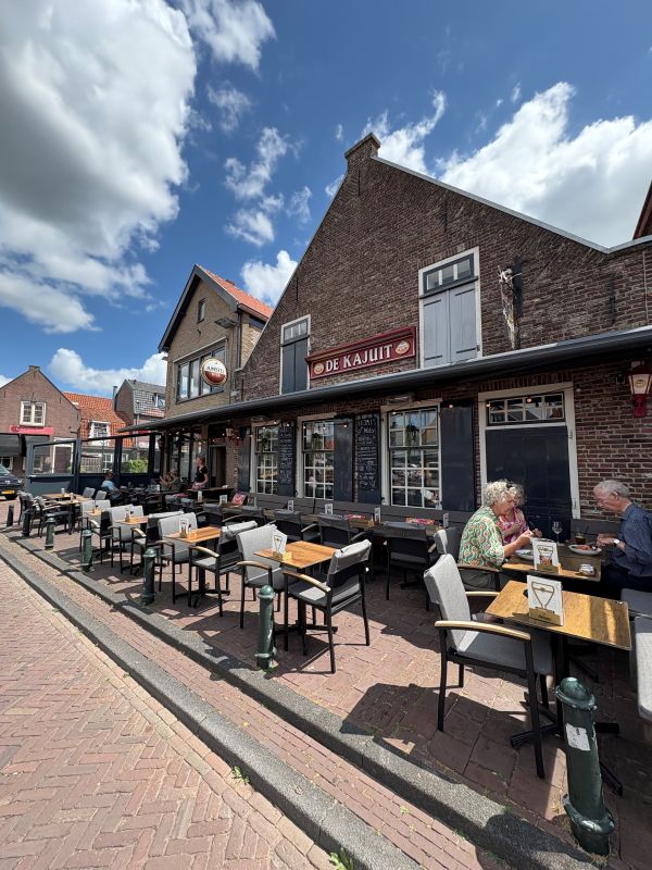 Bar- en Eetcafé De Kajuit